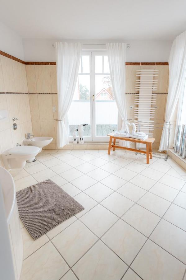 Villa Duene Mit Grosser Sonnenterrasse, Kamin, Wlan Und Tiefgarage Fuer 2-4 Personen Kuehlungsborn Ngoại thất bức ảnh